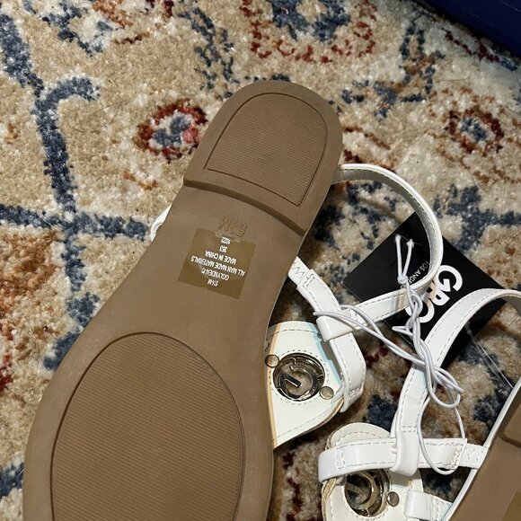 NWT GBG LOS ANGELES WHITE BLING SANDALS SZ 5.5M - Picture 2 of 4